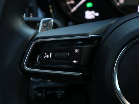 Used 2025 Porsche Macan S image 29