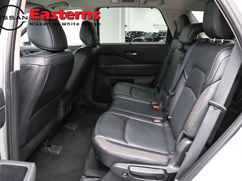 Used 2023 Nissan Pathfinder SL AWD/4WD image 21