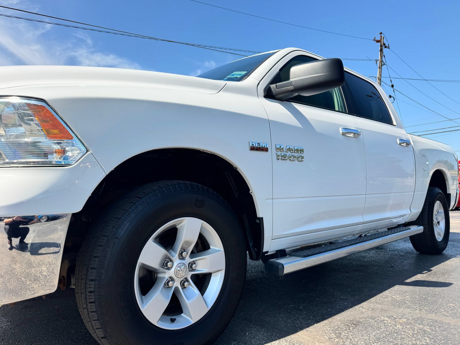 Used 2018 RAM 1500 Classic SLT AWD/4WD image 3