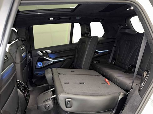 Used 2025 BMW X7 M60i w/ Climate Comfort Package image 22