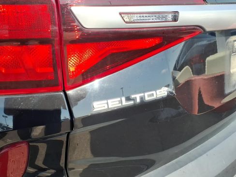 Used 2022 Kia Seltos LX AWD/4WD image 7