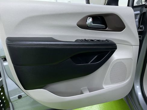 Used 2021 Chrysler Voyager LX w/ Cold Weather Group image 15