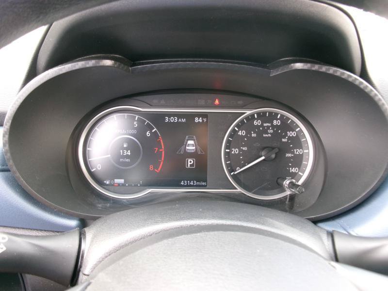 Used 2025 Nissan Versa SV FWD image 14