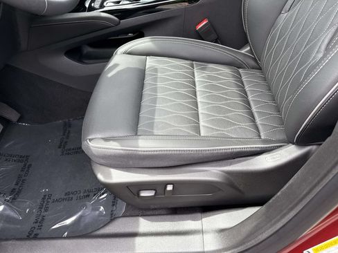 Used 2023 Buick Envision Avenir AWD/4WD image 30