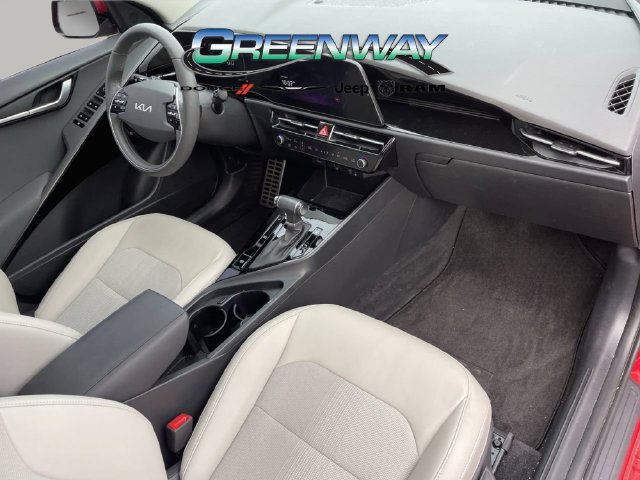 Used 2025 Kia Niro EX Touring FWD image 8