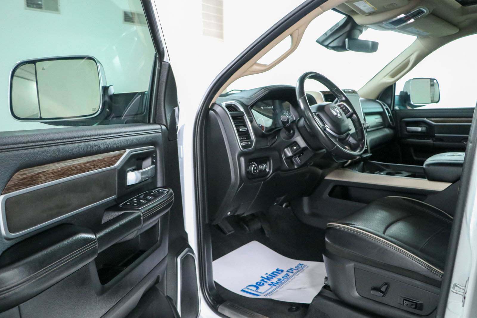 Used 2020 RAM 2500 Laramie AWD/4WD image 3