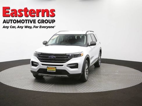 Used 2022 Ford Explorer XLT w/ Equipment Group 202A AWD/4WD image 57