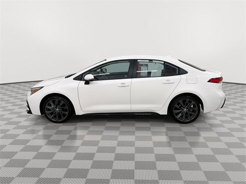 Used 2025 Toyota Corolla SE image 6