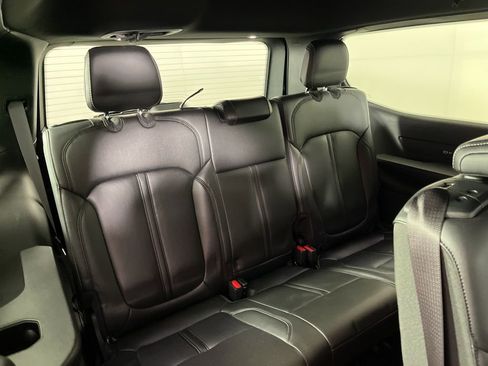 Used 2023 Jeep Wagoneer 4WD w/ Convenience Group I image 9