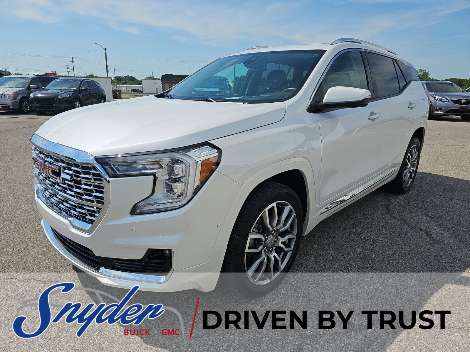 Used 2024 GMC Terrain Denali w/ Denali Premium Package AWD/4WD image 7