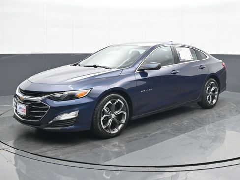 Used 2022 Chevrolet Malibu LT image 2