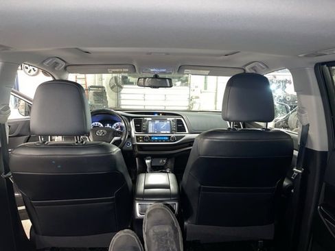 Used 2015 Toyota Highlander XLE image 17
