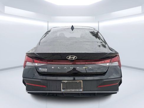 Used 2024 Hyundai Elantra SEL FWD image 4