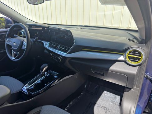 Used 2024 Chevrolet Trax LT w/ Driver Confidence Package FWD image 13