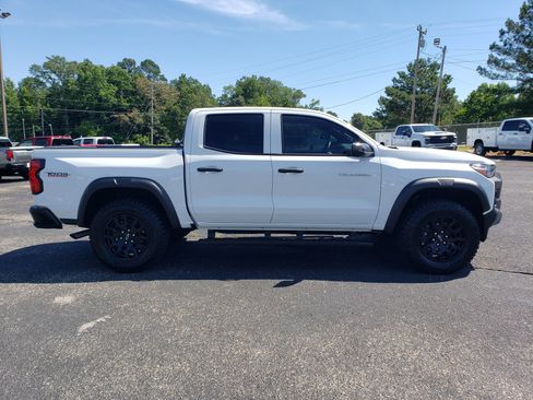 Used 2025 Chevrolet Colorado Trail Boss AWD/4WD image 5