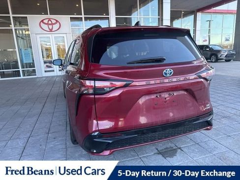 Used 2024 Toyota Sienna XSE w/ XSE Plus Package image 7