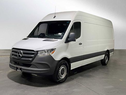 Used 2025 Mercedes-Benz Sprinter 2500 image 7