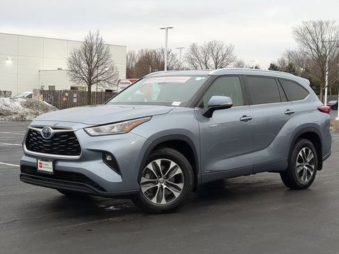 Certified 2020 Toyota Highlander XLE image 2