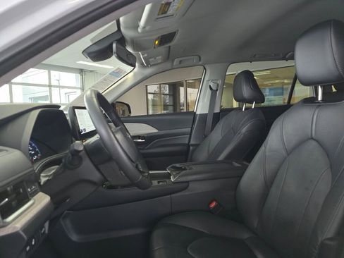 Used 2024 Toyota Grand Highlander Limited image 23