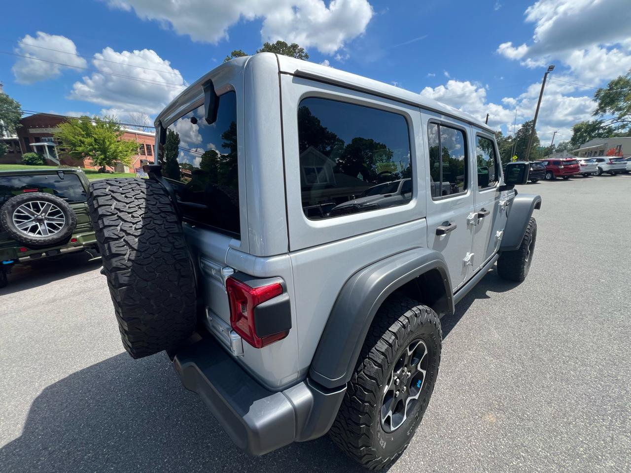 Used 2023 Jeep Wrangler Unlimited Rubicon 4xe w/ Cold Weather Group AWD/4WD image 5