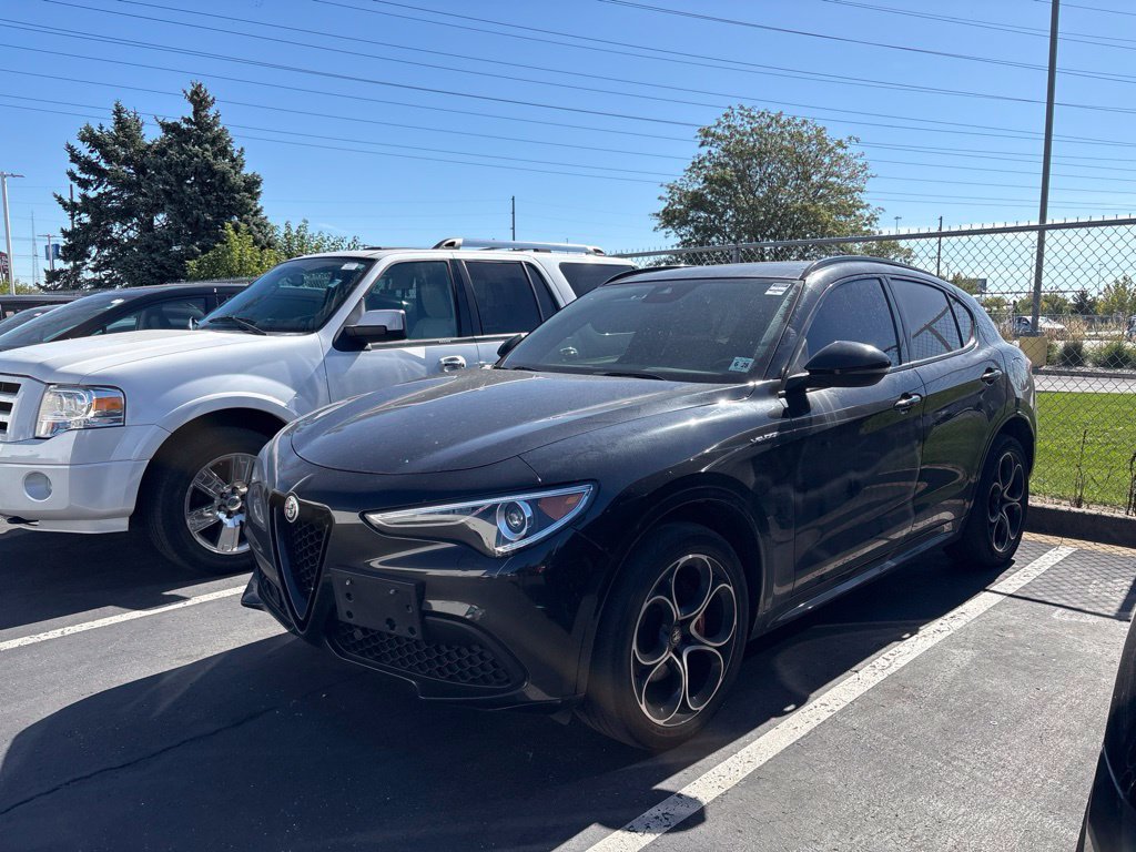 Used 2023 Alfa Romeo Stelvio Veloce AWD/4WD image 3