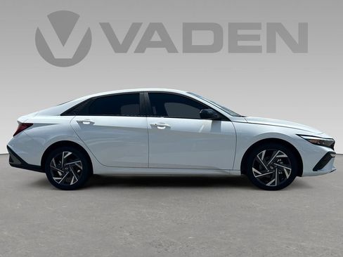 New 2025 Hyundai Elantra SEL image 7