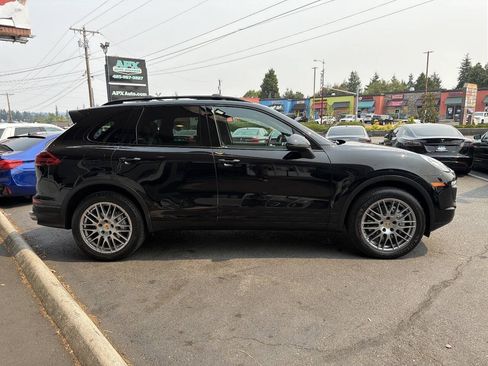 Used 2016 Porsche Cayenne S AWD/4WD image 10