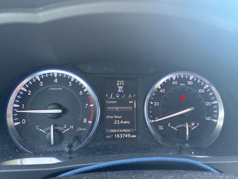 Used 2014 Toyota Highlander XLE image 2