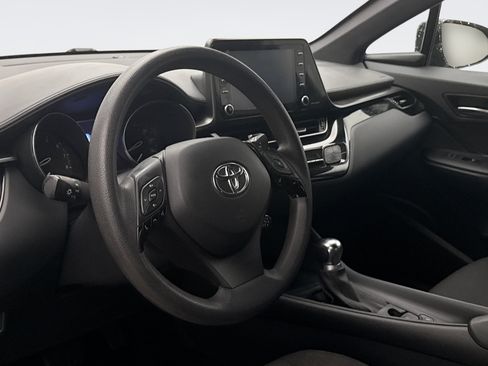 Used 2019 Toyota C-HR LE FWD image 7