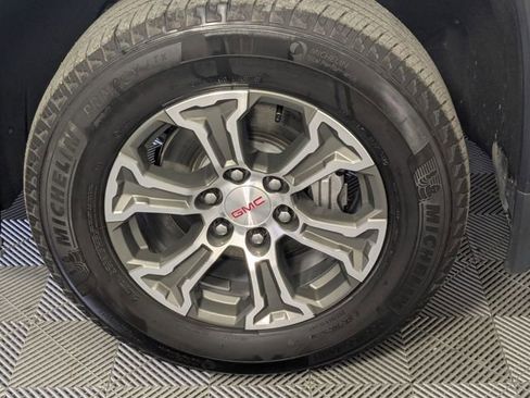 Certified 2025 GMC Sierra 1500 SLT image 8