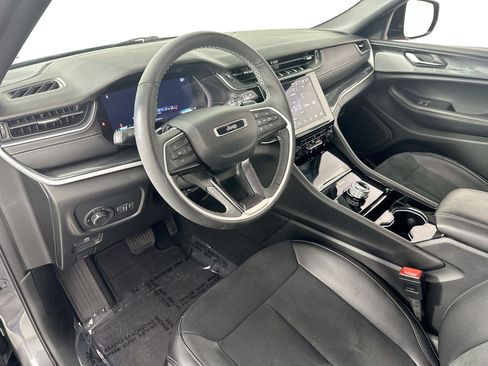 Used 2023 Jeep Grand Cherokee Altitude AWD/4WD image 9