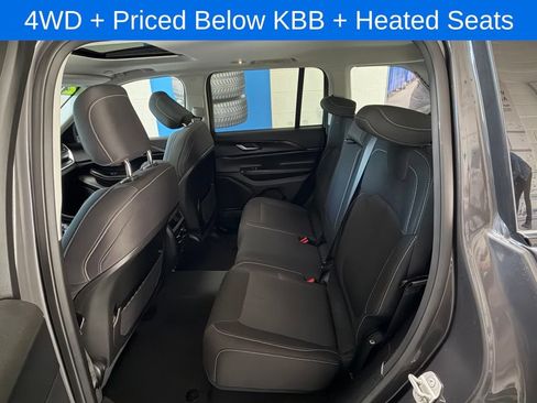 Used 2023 Jeep Grand Cherokee Laredo AWD/4WD image 18