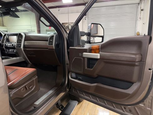 Used 2019 Ford F250 King Ranch w/ King Ranch Ultimate Package AWD/4WD image 19