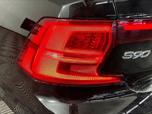 Used 2018 Volvo S90 T6 Momentum image 28