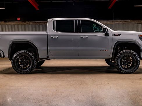 Used 2024 GMC Sierra 1500 AT4 w/ Technology Package image 11