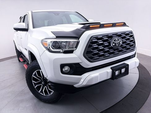 Used 2021 Toyota Tacoma TRD Sport w/ Technology Package RWD image 5