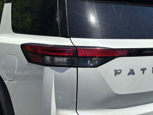 Used 2024 Nissan Pathfinder SL AWD/4WD image 27