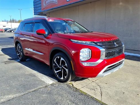 Used 2022 Mitsubishi Outlander SEL image 2