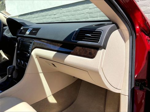 Used 2015 Volkswagen Passat TDI SEL Premium FWD image 16