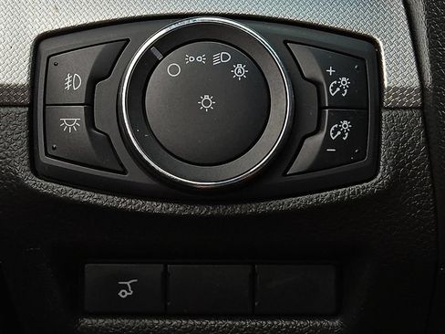 Used 2014 Ford Explorer XLT w/ Equipment Group 202A AWD/4WD image 17