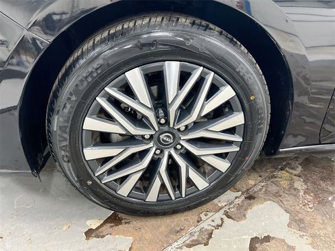 Used 2024 Nissan Altima 2.5 SV image 26