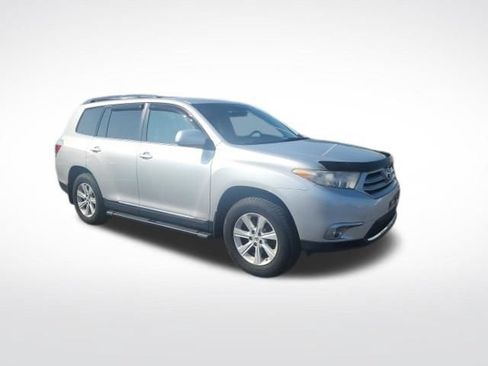 Used 2011 Toyota Highlander 4WD w/ Tech Pkg image 3