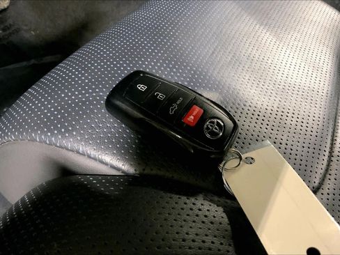 Used 2025 Toyota Tundra Platinum image 15