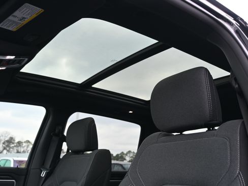 Used 2023 RAM 1500 Big Horn image 9