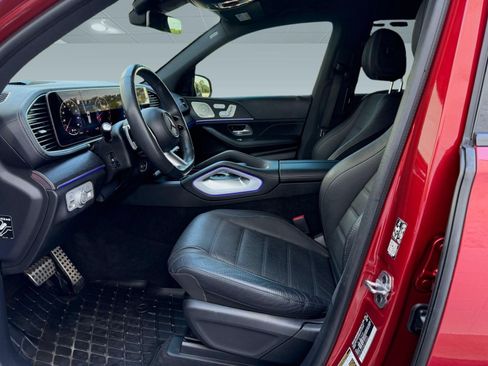 Used 2024 Mercedes-Benz GLS 580 4MATIC image 5