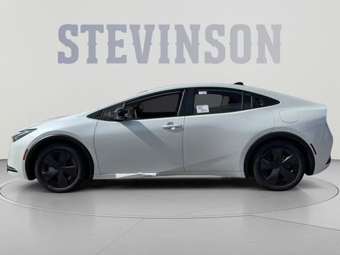 New 2026 Toyota Prius Plug-In Hybrid FWD image 2
