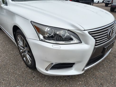 Used 2016 Lexus LS 460 w/ Comfort Package RWD image 9