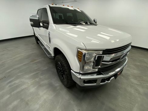 Used 2019 Ford F250 XLT w/ XLT Premium Package AWD/4WD image 8