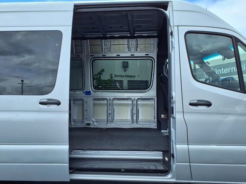 Used 2023 Mercedes-Benz Sprinter 3500 image 8