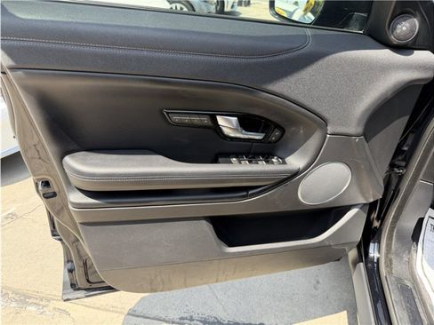 Used 2018 Land Rover Range Rover Evoque SE AWD/4WD image 15